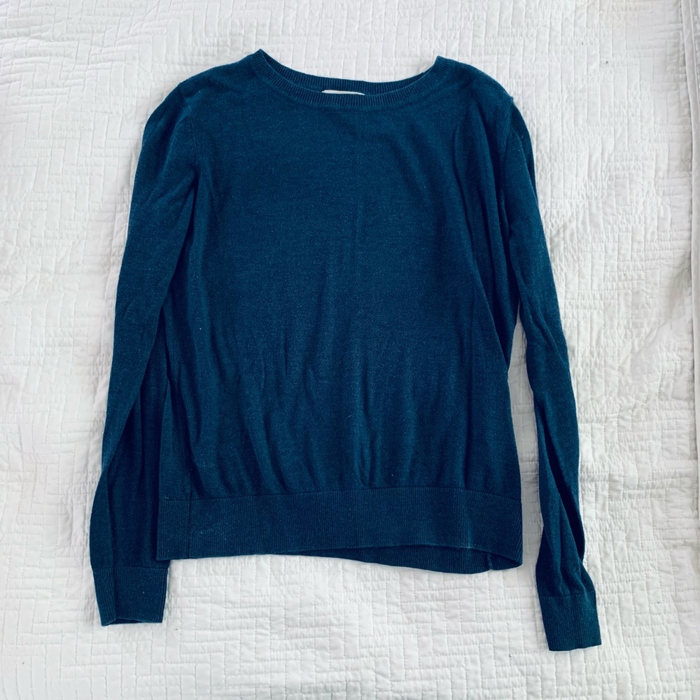 Women’s lightweight blue crew neck sweater